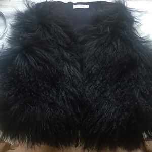 Black vest: lambswool + cashmere 😍